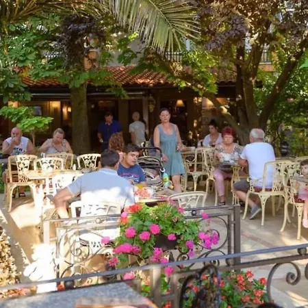 Iris-mimoza Hotel 3*