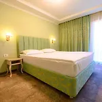 Iris-mimoza Hotell 3*