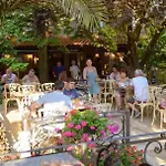 Iris-mimoza Hotell 3*